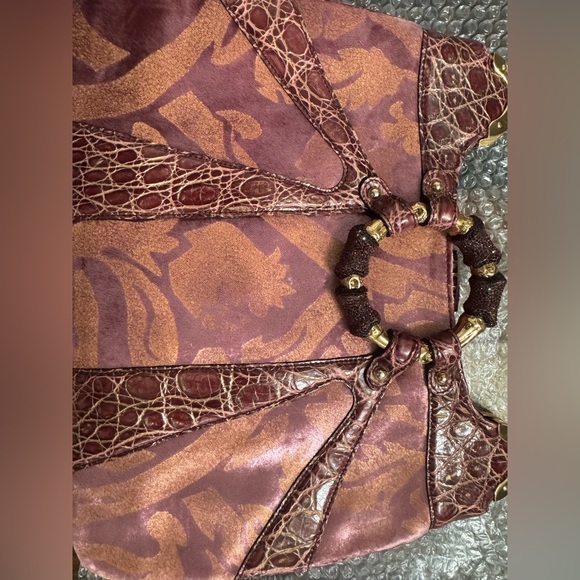 Limited edition Rare Gucci Crystal dragon bag
Tom Ford Gucci collection. - Picture 7 of 17